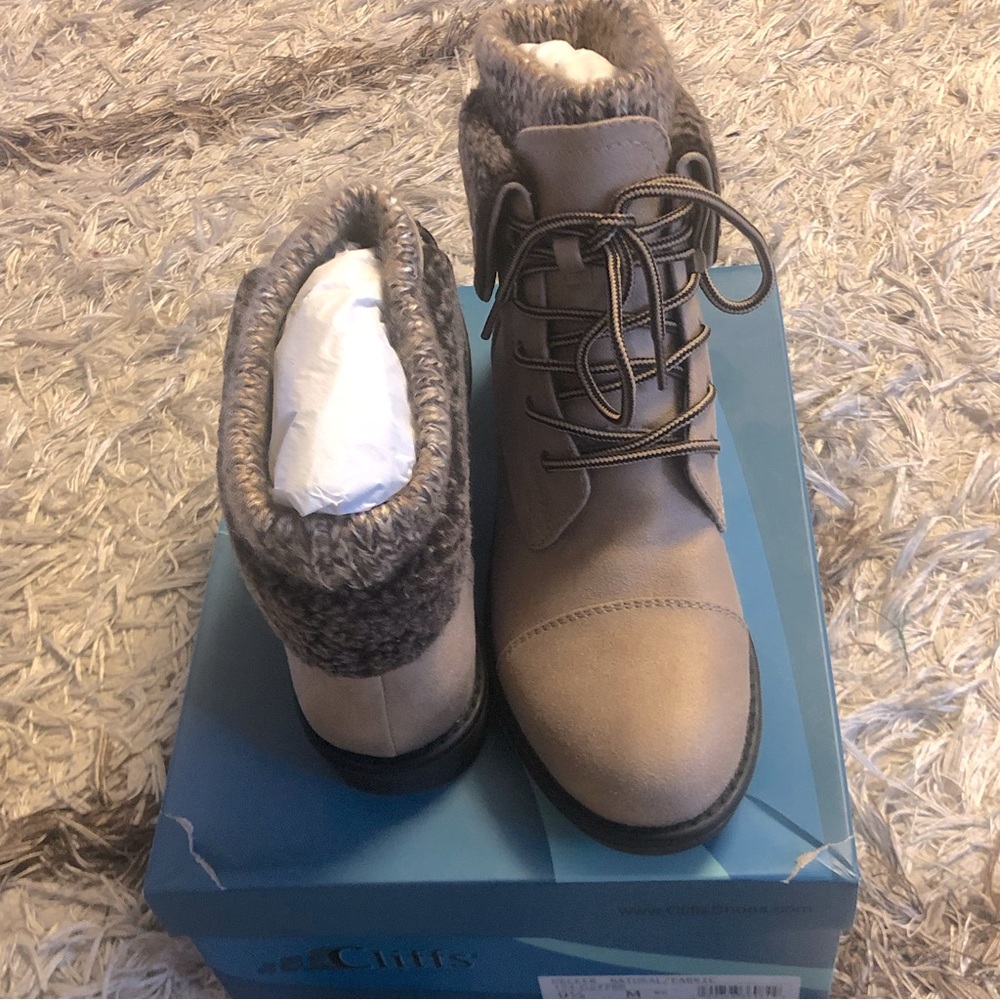 Women's White Mountain Cliffs Duena Closed Toe Tan Boots Size 9.5 M